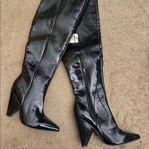 Leather Knee-High Boots Size: 6